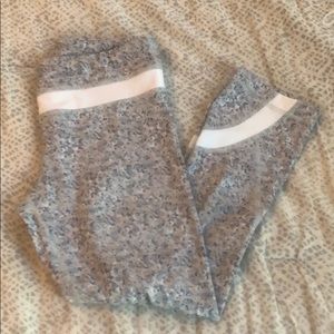 Lululemon gray & white floral cropped leggings, 4